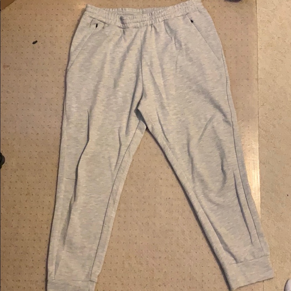 White heathered joggers contour